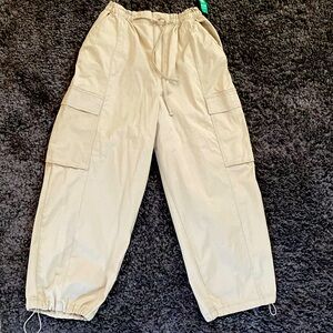 NWT-GAP ultra baggy khaki cargo pants